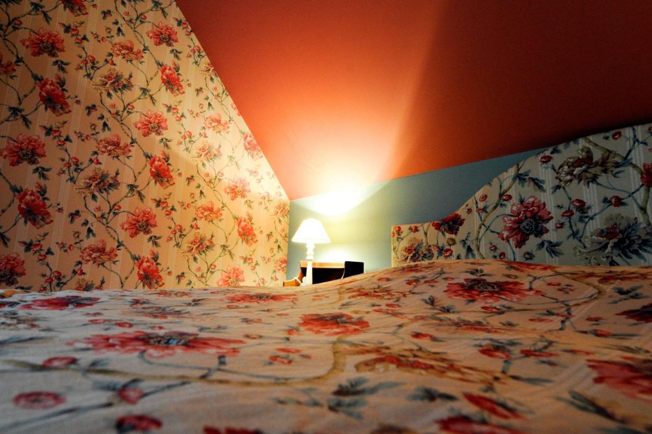 Les Confidences De Messire Sanglier, Stylished Guest Houses Beauraing Habitación foto